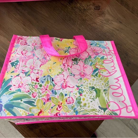 Lilly Pulitzer Re-Usable Tote Bag Set(5) - Picture 2 of 13